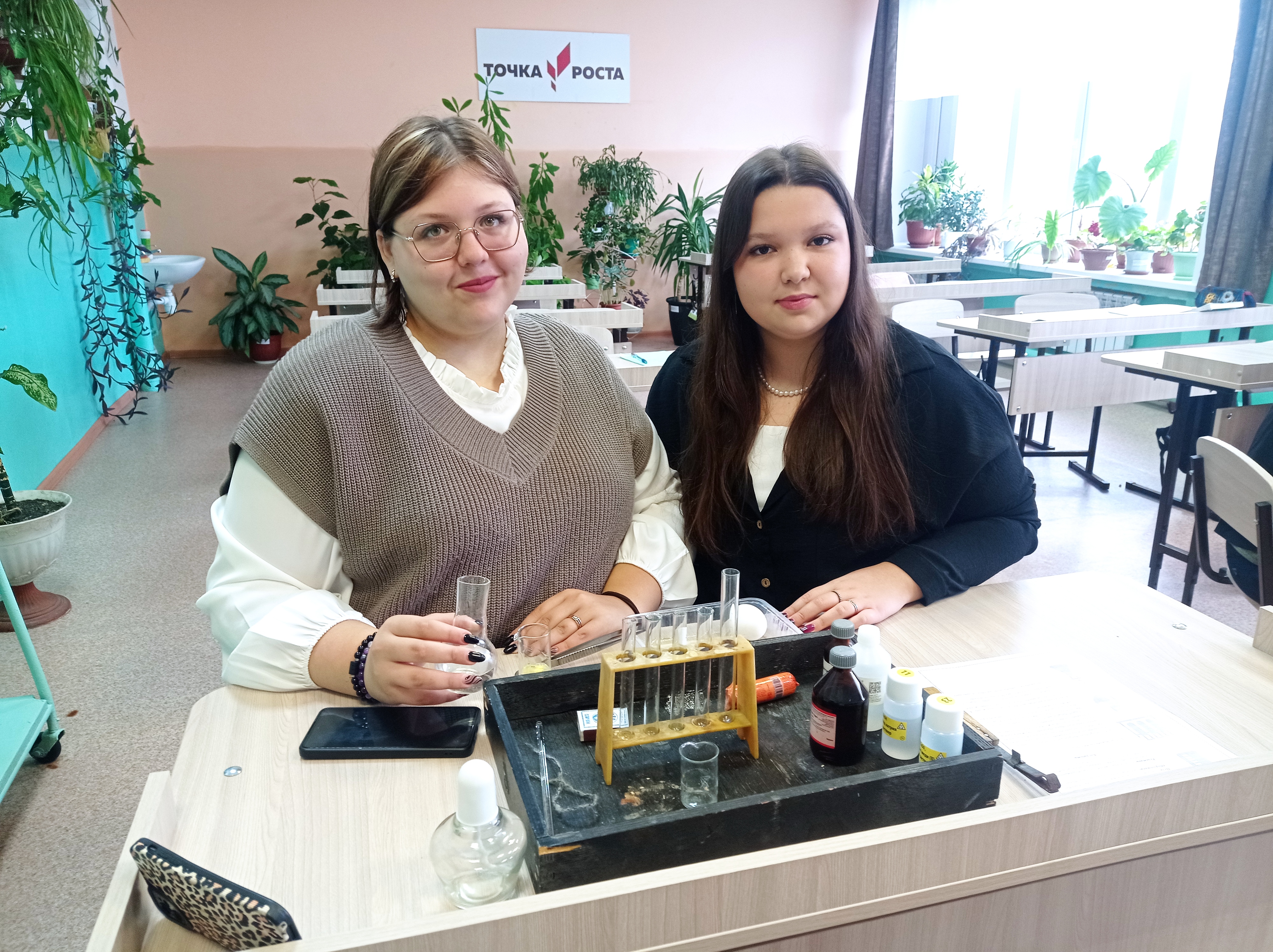 Тема практической работы по химии в 10 классе «Качественные реакции на белки»..