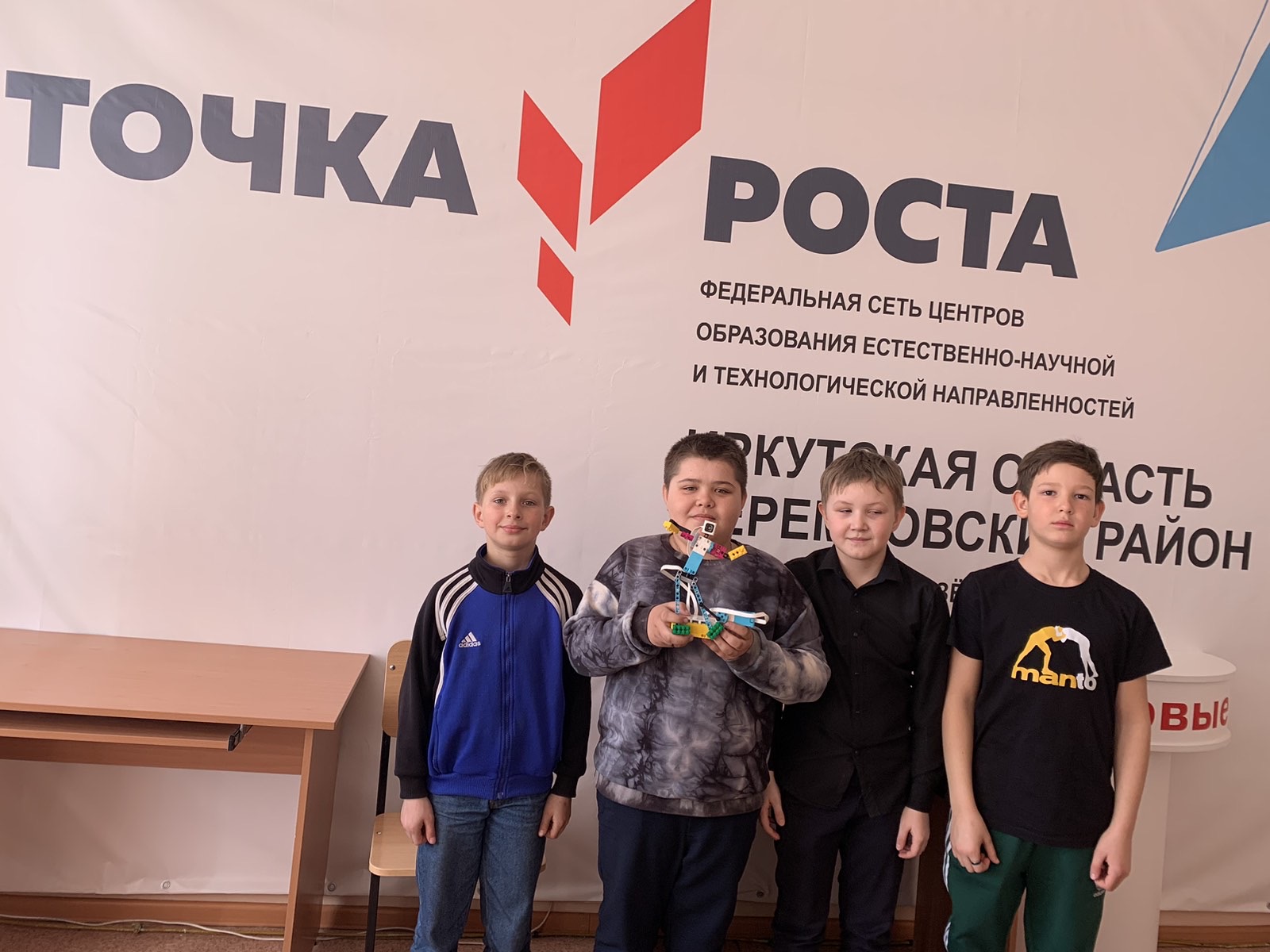 Робототехнические занятия очень увлекают современных детей.